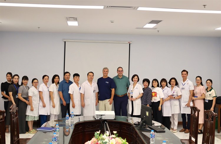 Đoàn công tác Tổ chức Orbis Quốc tế tại Việt Nam thăm và làm việc tại Bệnh Đa khoa Nam Định