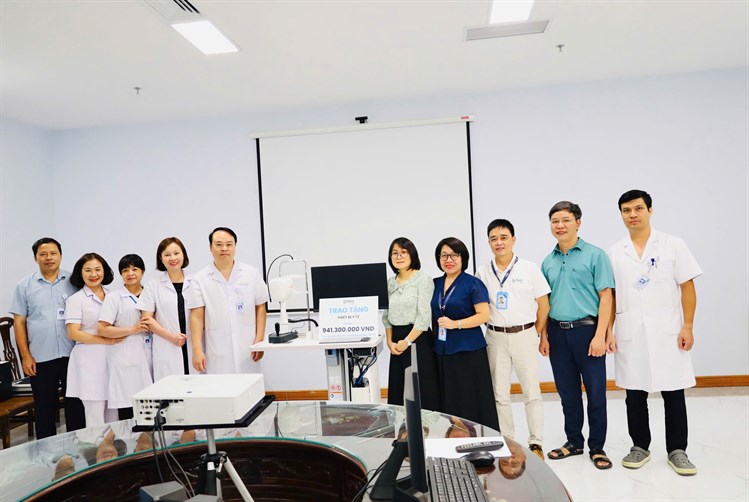 BỆNH VIỆN ĐA KHOA NAM ĐỊNH TIẾP NHẬN TRANG THIẾT BỊ NHÃN KHOA DO TỔ CHỨC ORBIS TÀI TRỢ