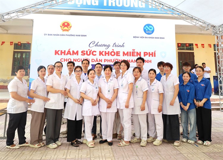 Bệnh viện Đa khoa Nam Định phối hợp với UBND phường Nam Định tổ chức khám sức khỏe định kỳ, khám sàng lọc miễn phí cho người dân thuộc phường Nam Định