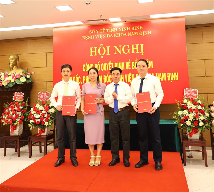 CÔNG BỐ VÀ TRAO QUYẾT ĐỊNH BỔ NHIỆM CHỨC VỤ LÃNH ĐẠO BỆNH VIỆN ĐA KHOA NAM ĐỊNH